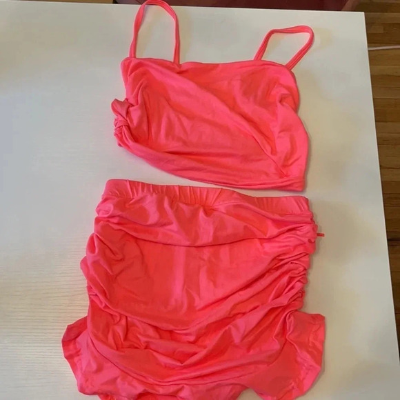 Hot pink skirt and tank top set ruched sides - Picture 2 of 2